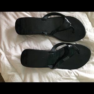 black flip flop wedges